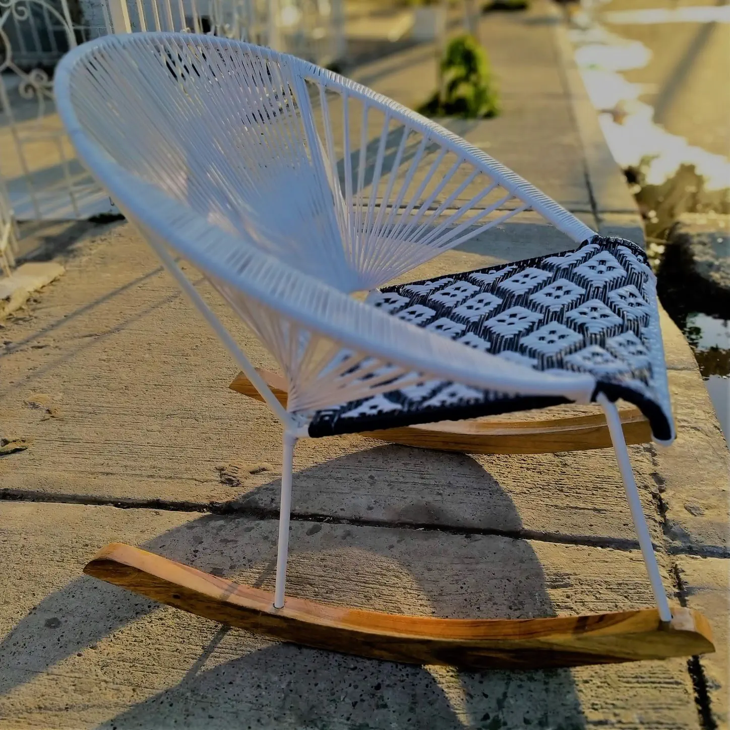 Silla mecedora Redonda Con curva en la ante rodilla jpg